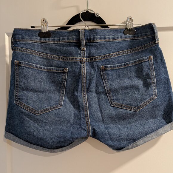 Old Navy Medium Wash Jean Shorts - Picture 3 of 5